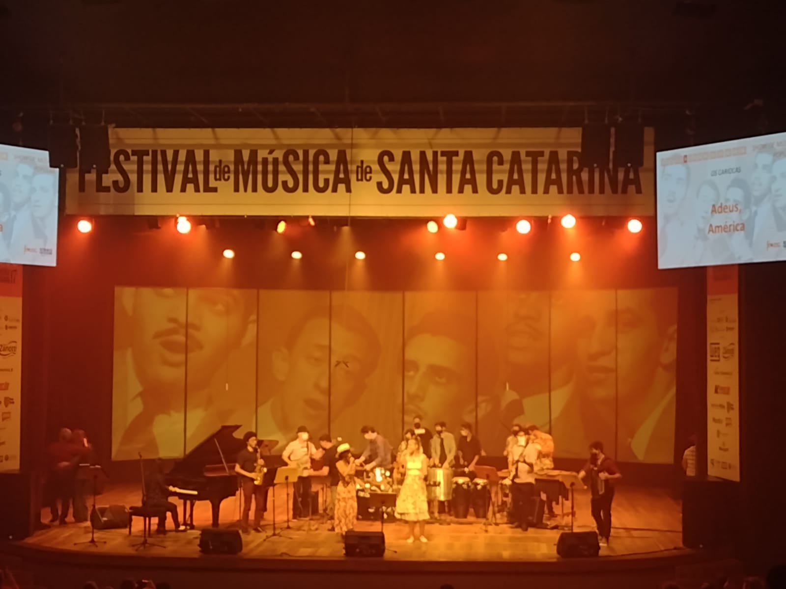Femusc: Jane Duboc canta Elza Soares e divide palco com alunos