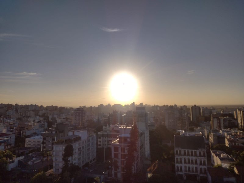 EXCEPCIONAL E INCOMUM ONDA DE CALOR ATINGIRÁ O CENTRO DA AMÉRICA DO SUL