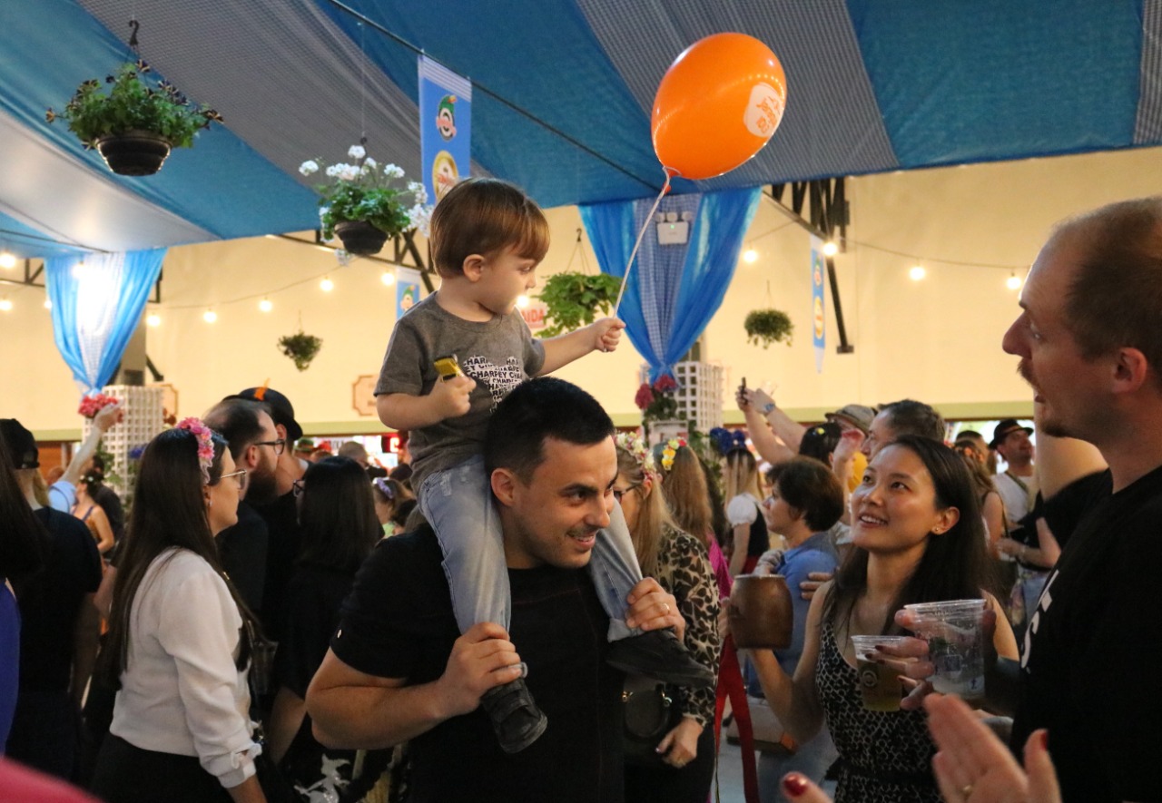 <strong>Hoje é dia de Schützenfest com a família</strong>