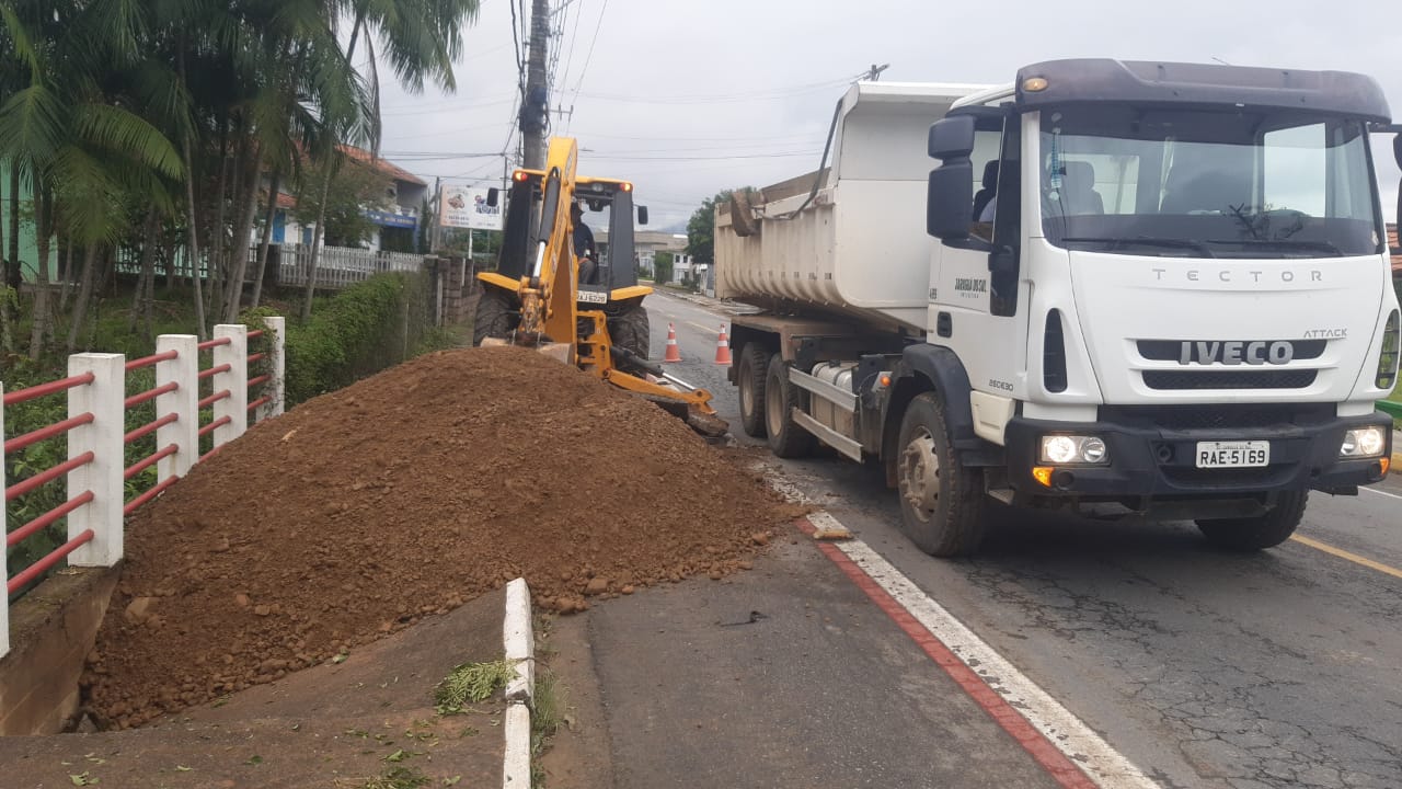 <strong>Defesa Civil atende 34 ocorrências após vendaval de sexta-feira</strong>