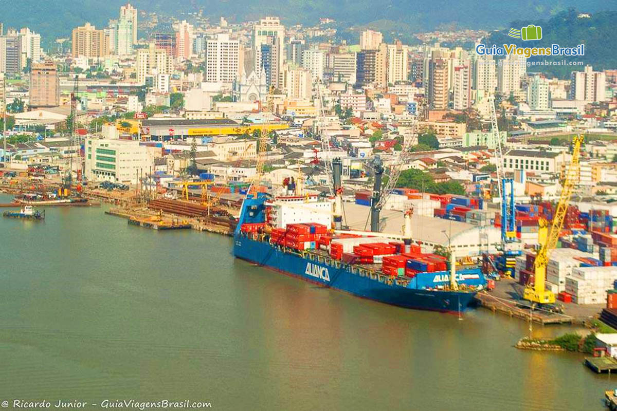 <strong>Porto de Navegantes bate recorde de 11 milhões de TEU movimentados</strong>