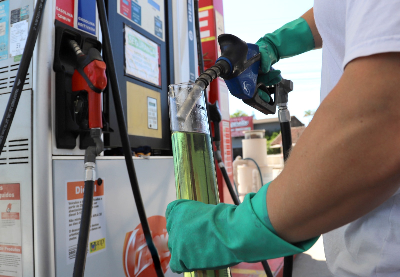<strong>Operação conjunta fiscalizou postos de combustíveis em Jaraguá</strong>