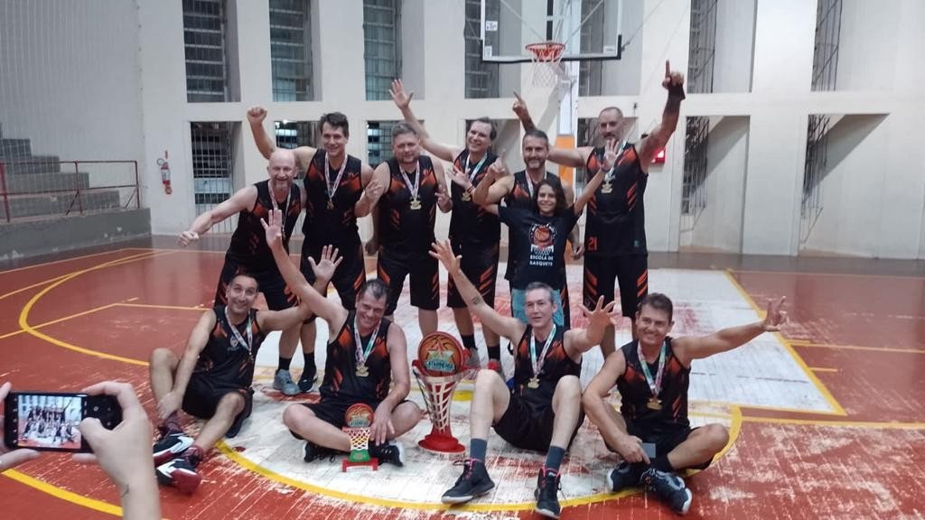 <strong>Basquete Master é campeão de SC; dois são convocados ao Mundial</strong>