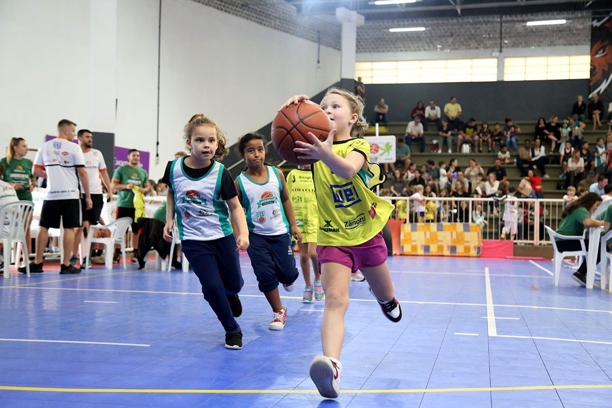 Arthur Müller recebe edição histórica do Jaraguá Streetball