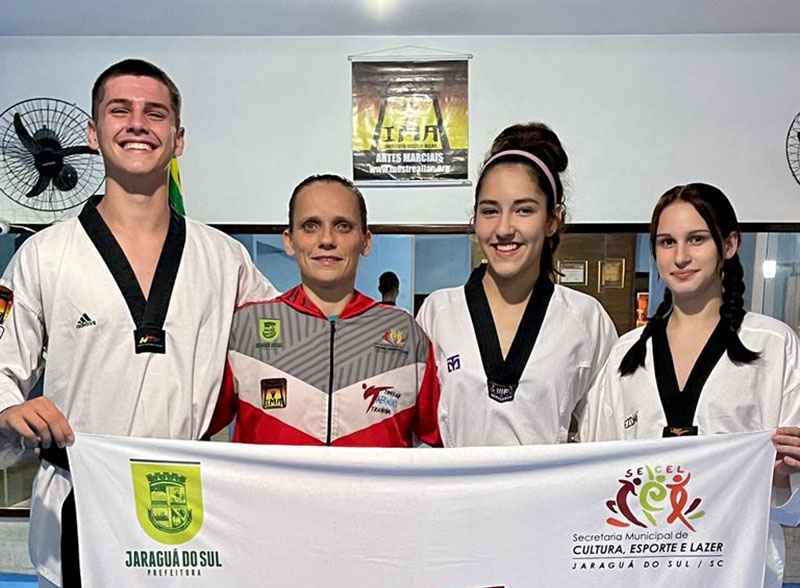 Técnica e atletas do taekwondo embarcam para o Panamericano