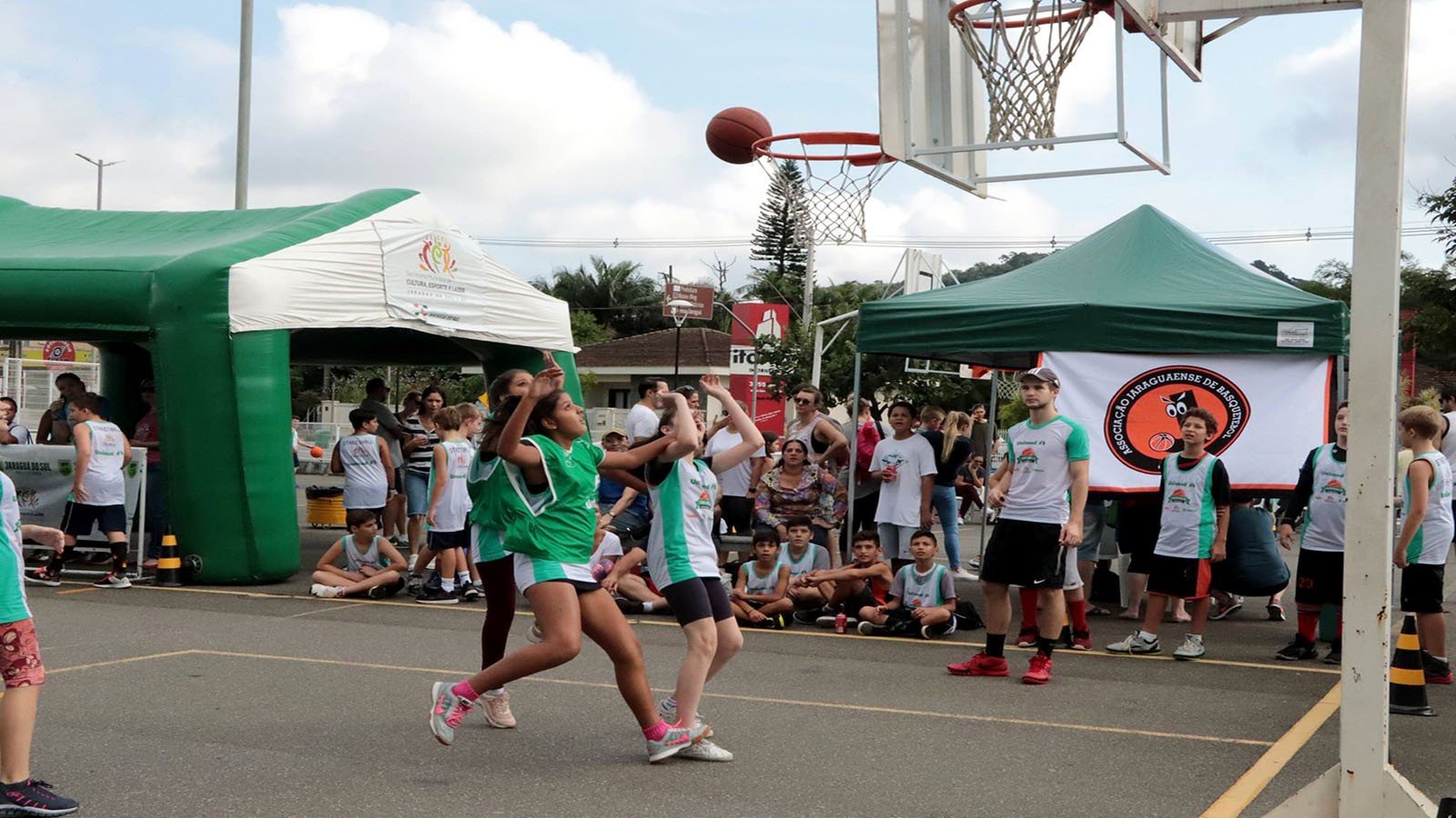 Jaraguá Streetball reúne 212 duplas no Arthur Müller