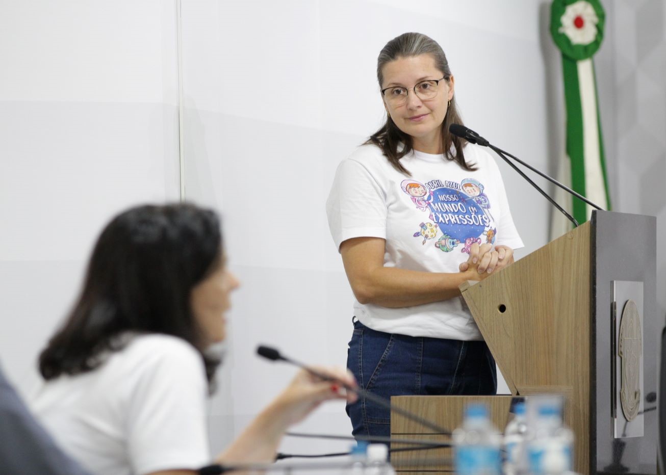 Diretora da AMA fala sobre o Abril Azul e a entidade no Legislativo