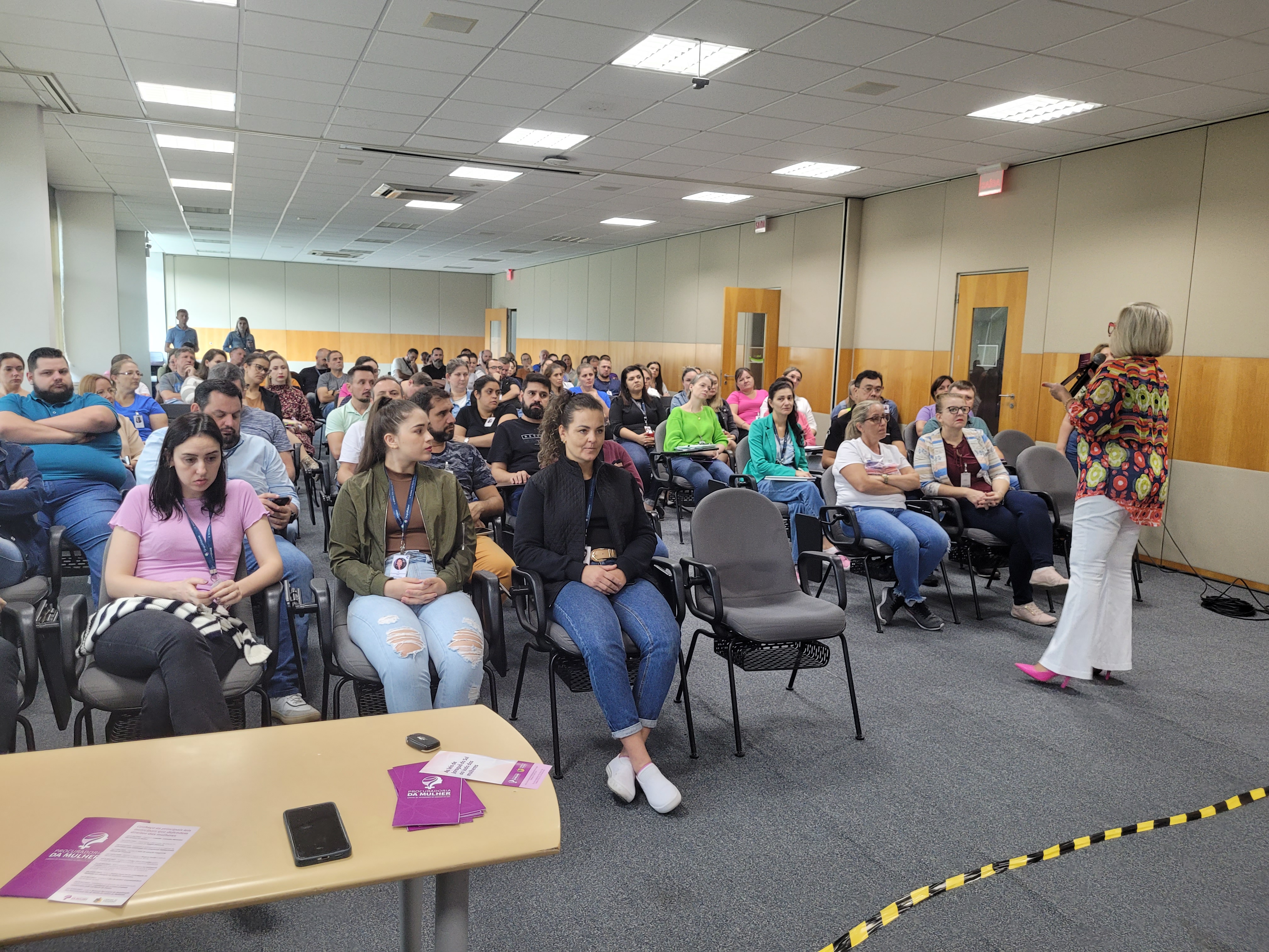 Procuradoria da Mulher da Câmara de Vereadores de Jaraguá do Sul participa de evento