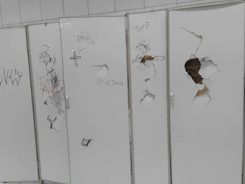 Banheiro da Arena Jaraguá é alvo de depredação
