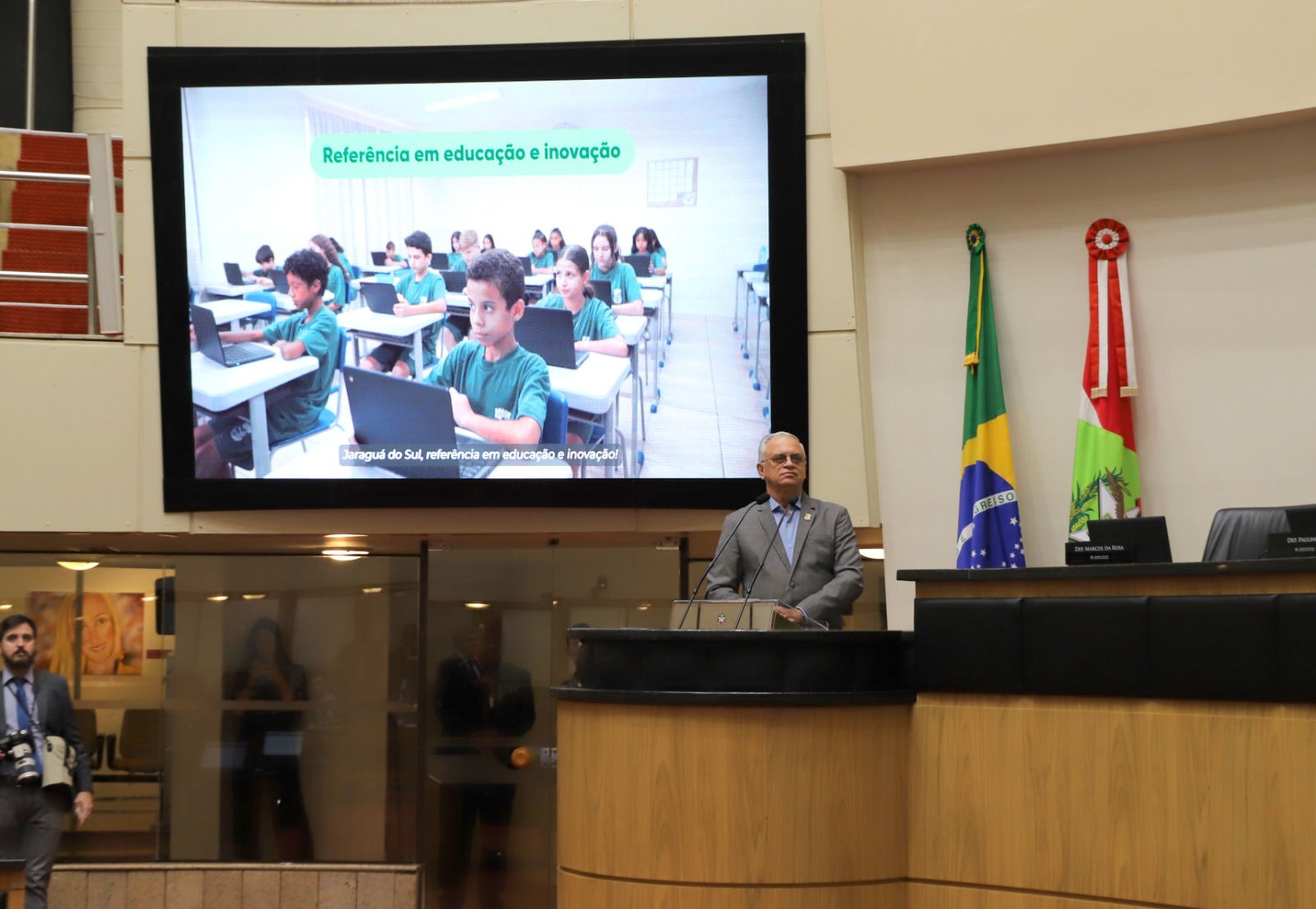 Jaraguá do Sul recebe homenagem na Alesc por Escola de Programação