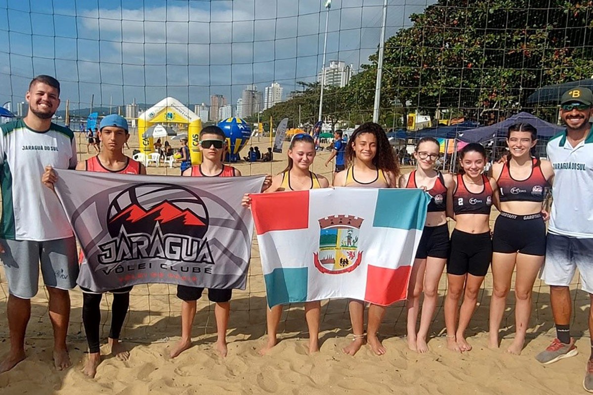 Dupla jaraguaense fica no Top 5 do Estadual Sub-15 de vôlei de praia