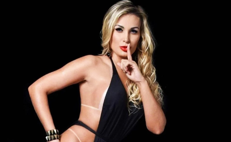  A modelo Andressa Urach anunciou nas redes que voltou a trabalhar na prostituição