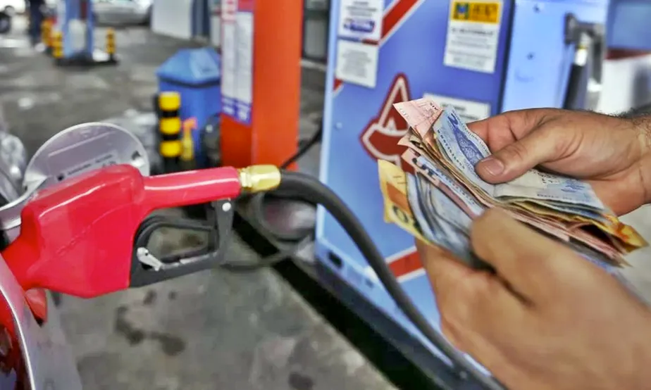 Preço da gasolina vai subir R$ 0,22 com aumento de impostos federais a partir de amanhã 1º de julho