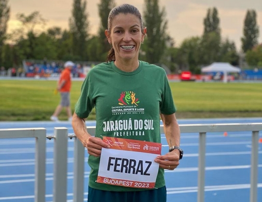 Simone Ferraz brilha na Hungria e bate recorde pessoal