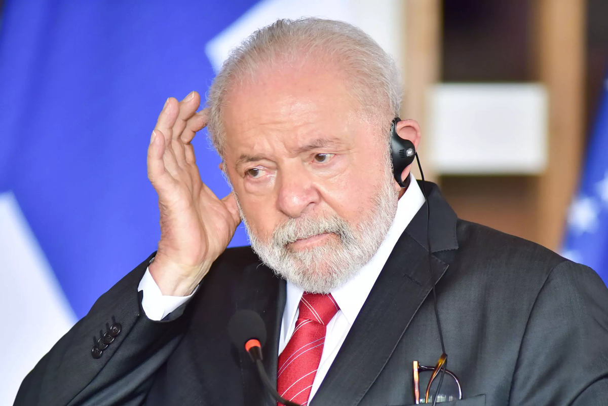 Deputados de partidos da base de Lula assinam pedido de impeachment