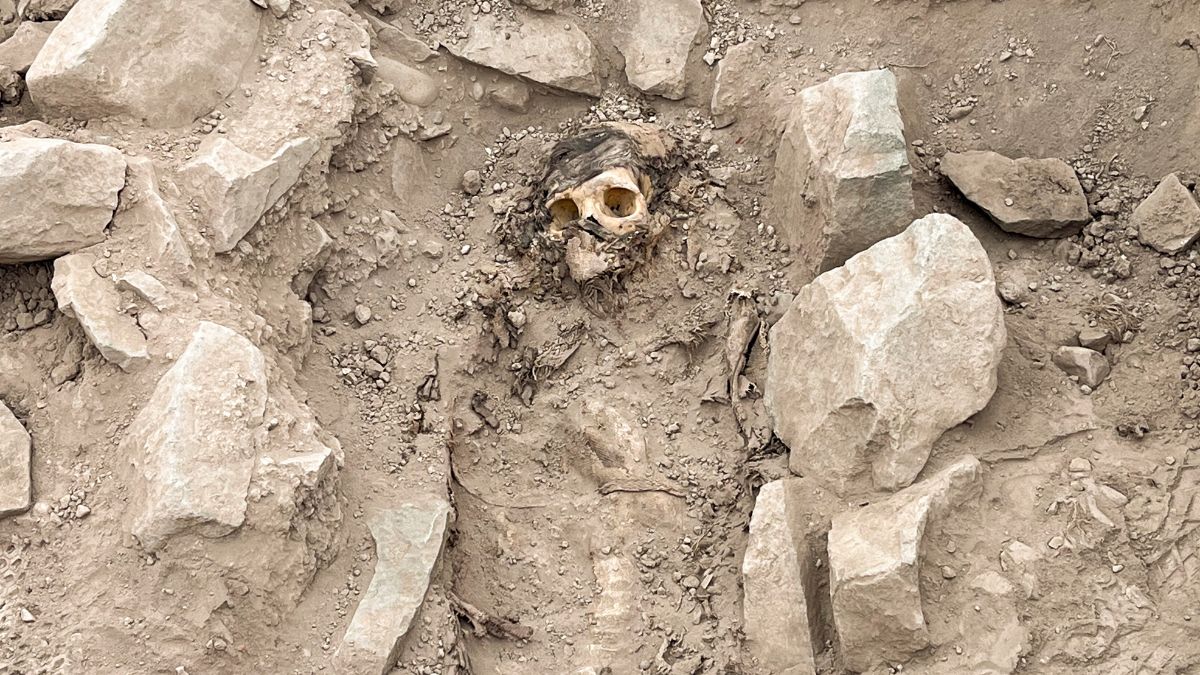Múmia de cerca de 3.000 anos é desenterrada no Peru