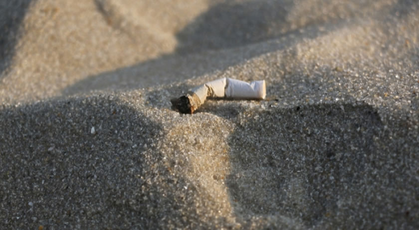 Projeto de lei quer proibir cigarros em praias brasileiras com certificação ambiental