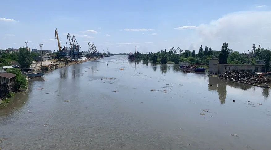 Ucrânia: 150 toneladas de petróleo foram despejadas no rio Dnipro