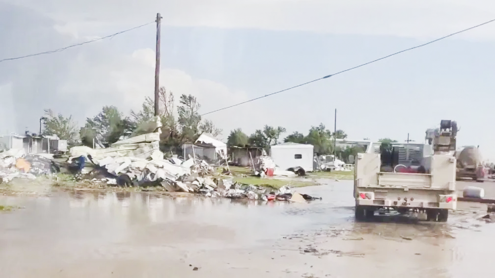 Tornado deixa 3 mortos e dezenas de casas destruídas no Texas