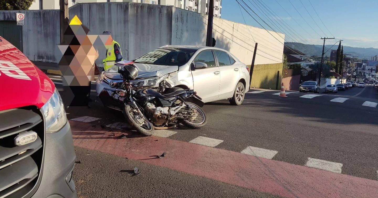 Colisão entre carro e moto em Porto União