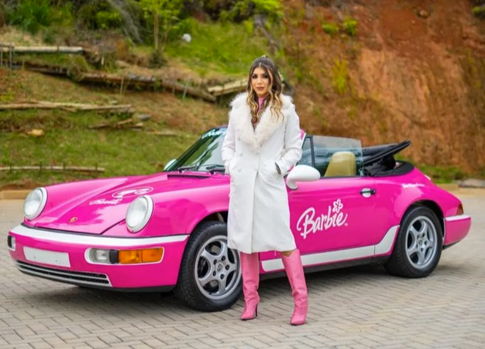 Empresária de Balneário Camboriú transforma Porsche em carro da Barbie