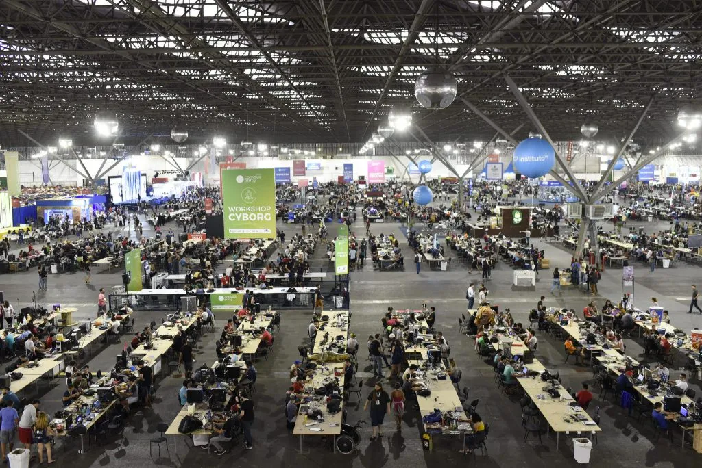 Incentivo para meninas desenvolverem tecnologia é tema da Campus Party