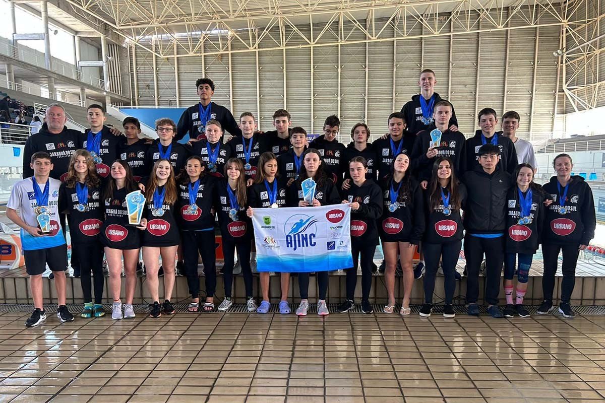 Equipe de natação conquista o Estadual Infantil de Inverno