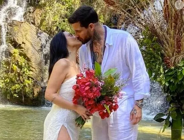 Em 3º casamento, Cleo Pires surge vestida de noiva em cachoeira