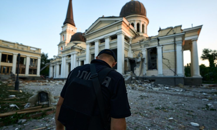 Ataque russo de mísseis atinge catedral ucraniana do século 19, e Zelensky promete ‘retaliação’