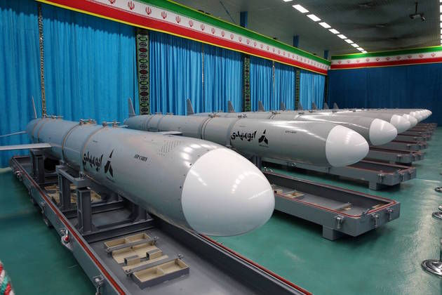 Irã, aliado disfarçado da Rússia, cria míssil com inteligência artificial capaz de atingir alvo a 1.000 km