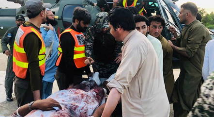 Explosão de bomba deixa mortos e centenas de feridos no Paquistão