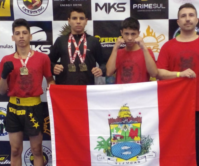 “Guerreiros da Paz”: jovens de Tijucas são campeões estaduais de Kickboxing