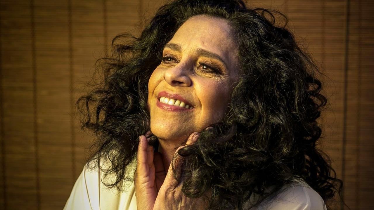 Após polêmicas, viúva de Gal Costa revela causa da morte da cantora