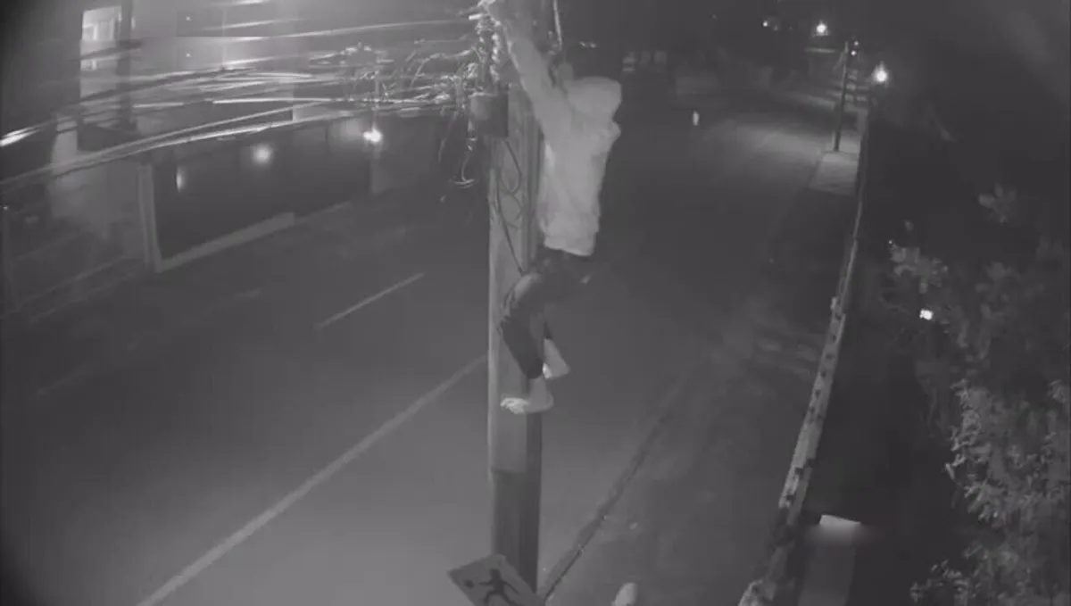 Homem é flagrado escalando poste em menos de 3 minutos para furtar fios de luz